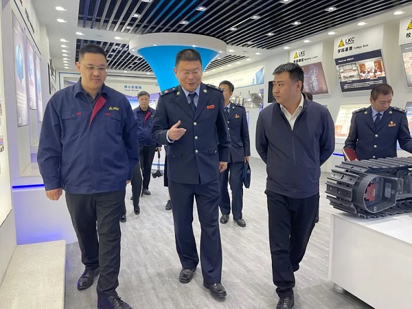 国产精品嫩草影院免费液壓4.jpg